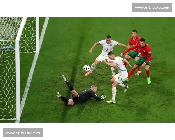 精彩瞬间全纪录：足球比赛进球助攻精彩回放解析